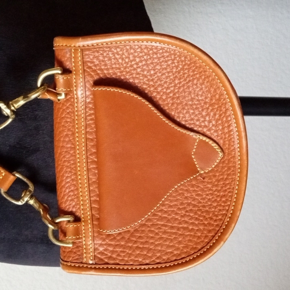RARE! New Vintage DOONEY & BOURKE British Tan Calvary Crossbody Purse. - Picture 3 of 12